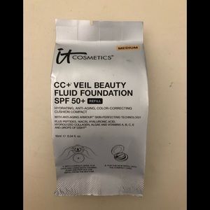 It cosmetics foundation refill in medium shade